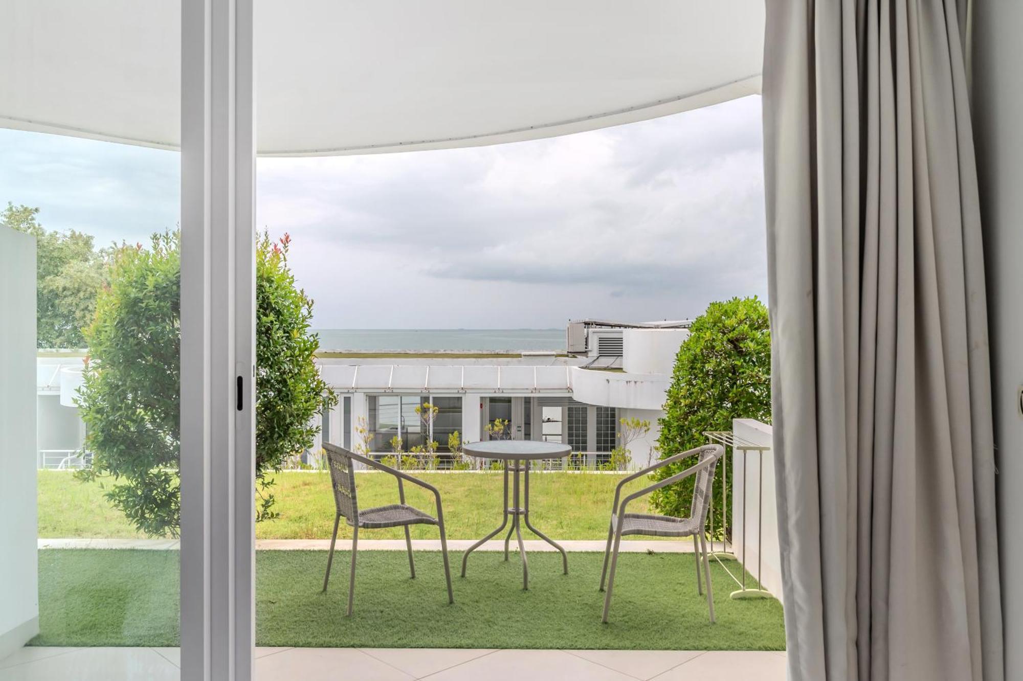 Pure Sunset Beach - Ocean View Room, Pattaya ナ・ジョムティエン エクステリア 写真